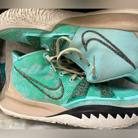 Kyrie 7 Copa bball shoes - Picture 1 of 1